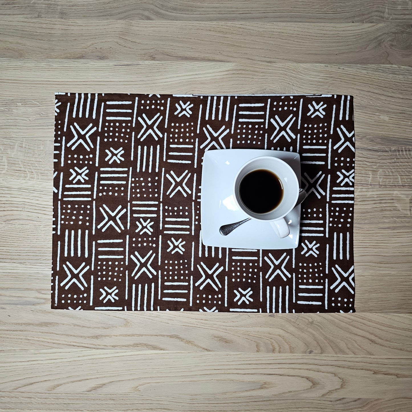 Handgemaakte '' Bogolan'' geïnspireerde print placemats | Boheemse wasbare placemats