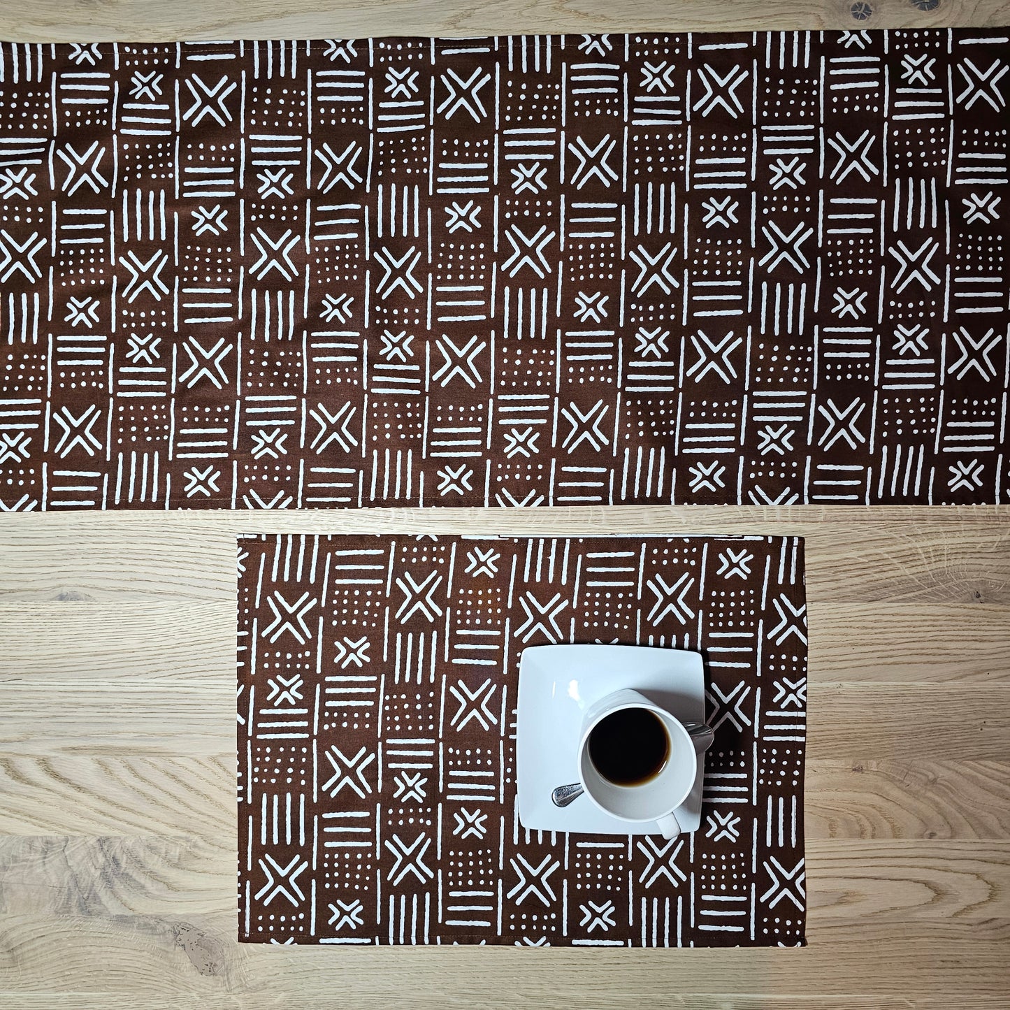 Handgemaakte '' Bogolan'' geïnspireerde print placemats | Boheemse wasbare placemats